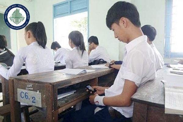 Học sinh thực hiện tài liệu trong tiếng kiểm tra có bị hạ hạnh kiểm