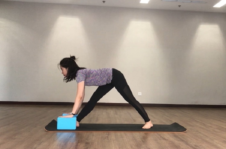 Bài tập yoga tận nơi cho xương khớp